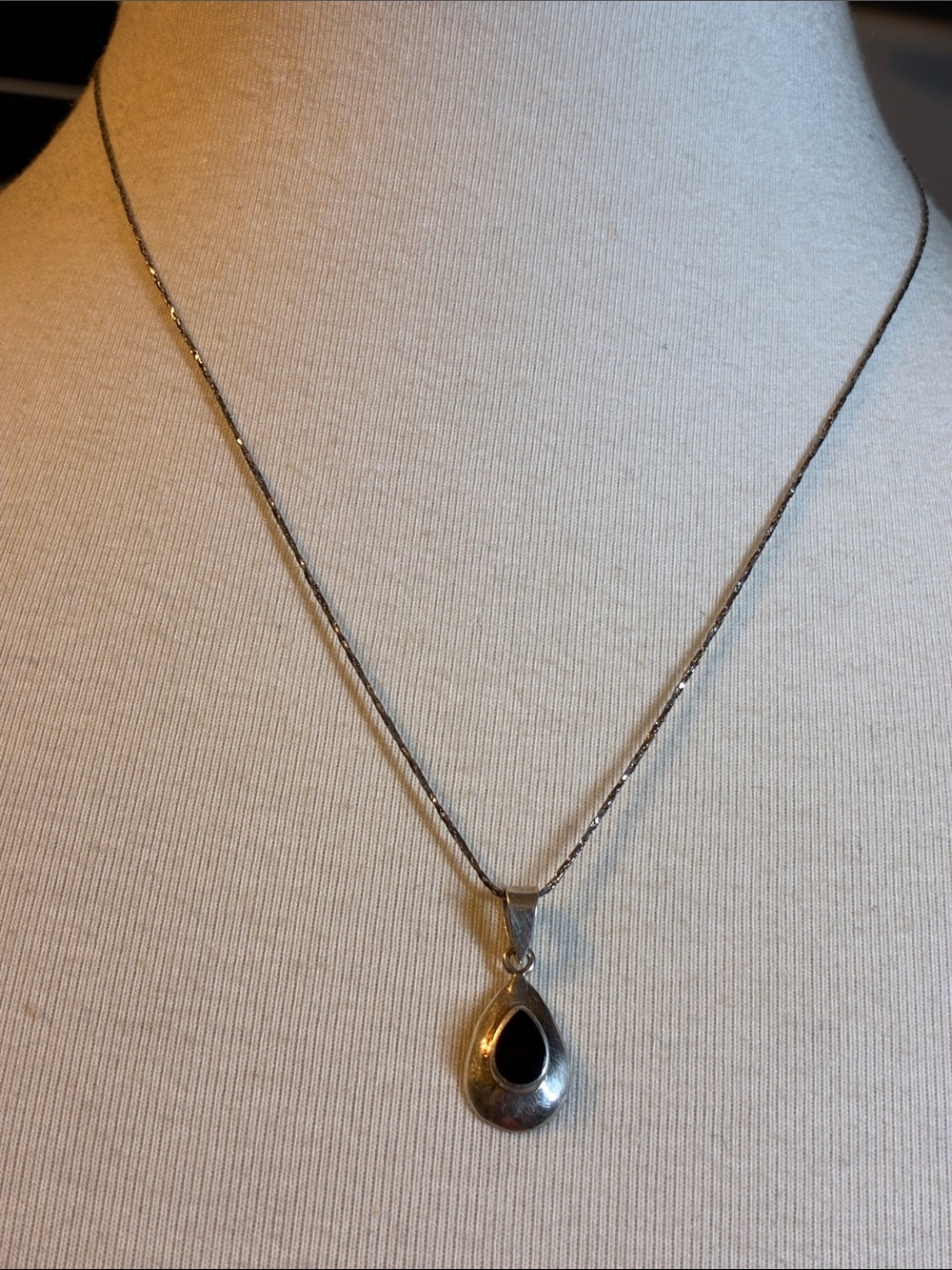 1990’s Marked 925 Sterling Silver Onyx Teardrop Pendant